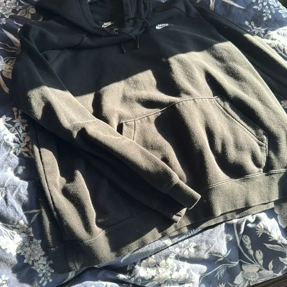 Nike Hoodie. Black. Size Medium. Used and still in great condition. No flaws. - Picture 5 of 7
